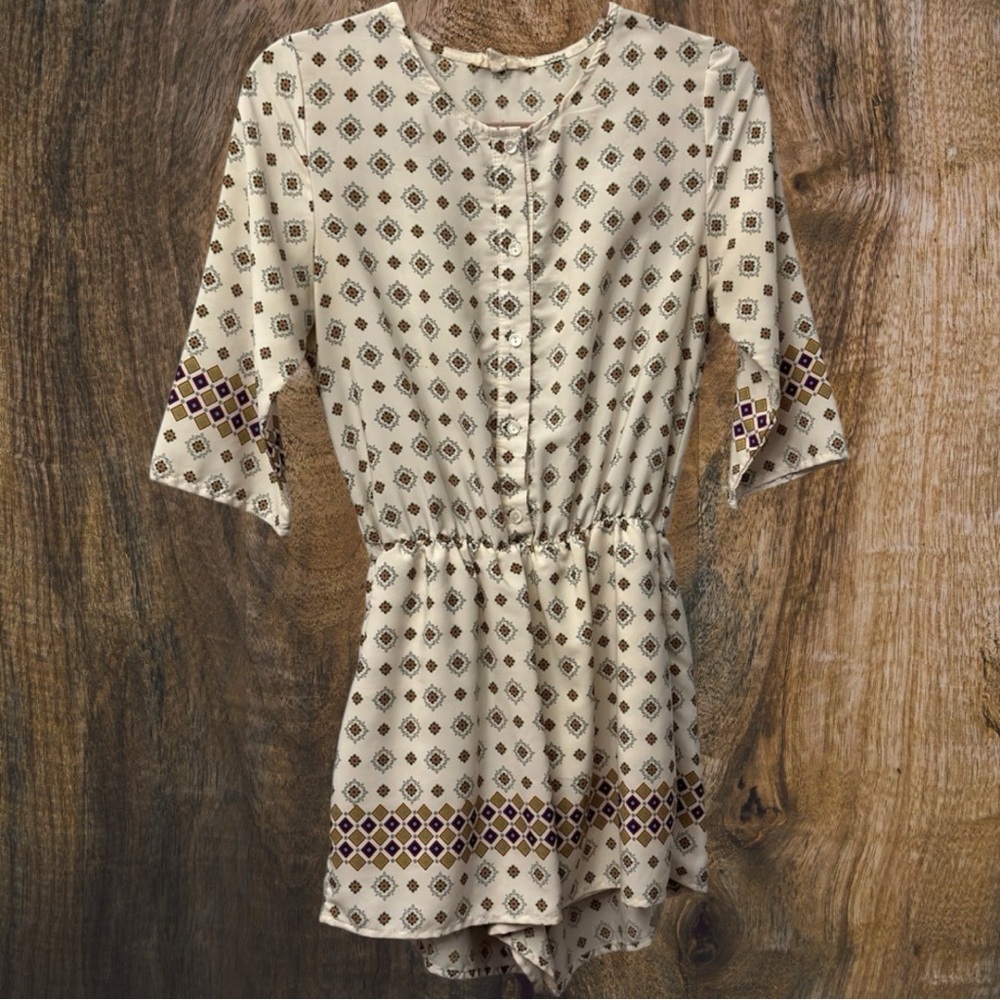 EUC Freeway Cream geo floral print half-sleeve Romper with pockets Size Small
